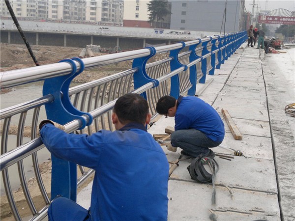 定西不锈钢桥梁护栏除锈维护的重要性及其方法